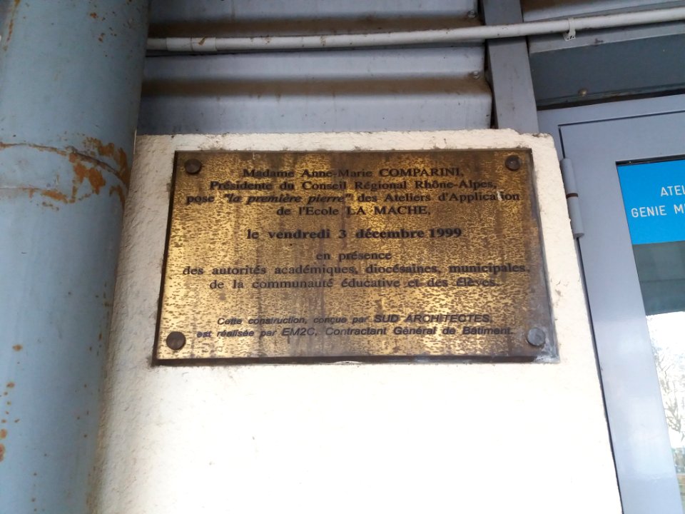 École_La_Mache_-_Plaque_1999,_première_pierre_des_Ateliers_d'Application