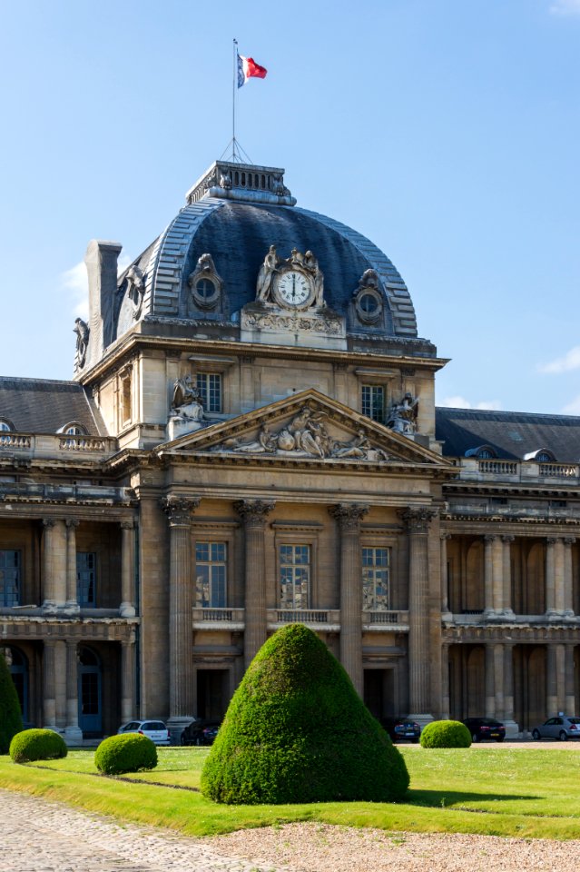 École_Militaire_Paris_Pavillon_central_depuis_la_cour_d'honneur