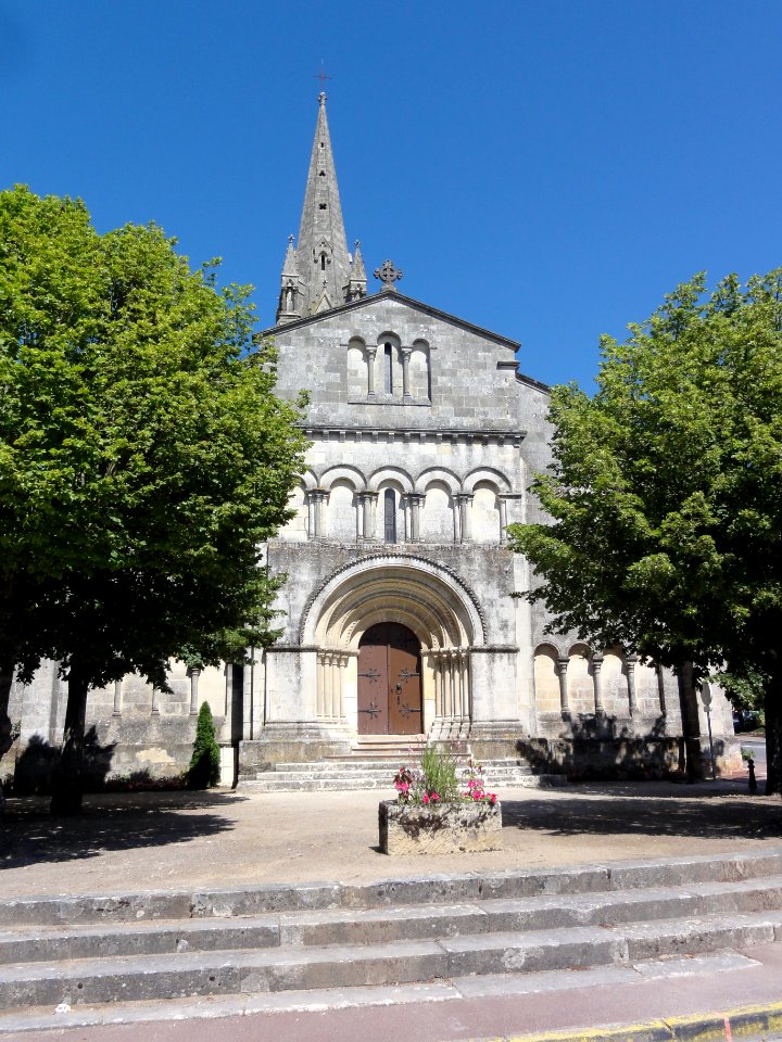 Église_Saint-Paulin_de_Saint-Ciers-sur-Gironde,_façade