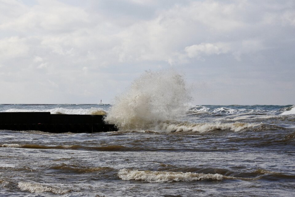 Riptide wave breakwater