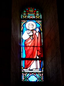 Église_Saint-Hilaire_de_Melle,_vitrail_09
