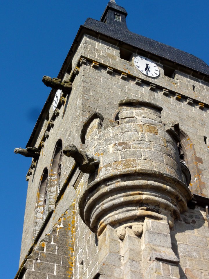 Église_Saint-Gervais_et_Saint-Protais_en_Saint-Gervais_d'Auvergne_(26)