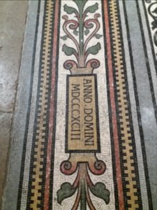 Église_Saint-Pierre_de_Vaise_-_Mosaïque_devant_le_chœur