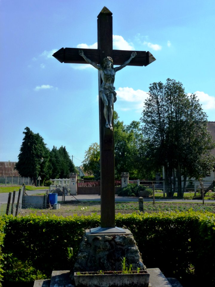 Émanville_(Eure,_Fr)_croix_de_cimetière