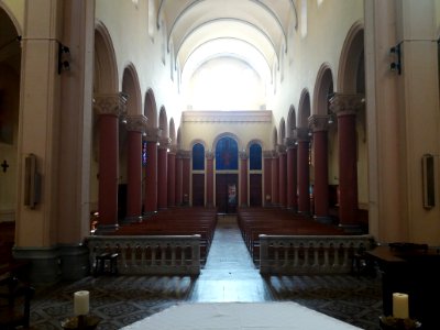 Église_Saint-Pierre_de_Vaise_-_Nef_côté_portail
