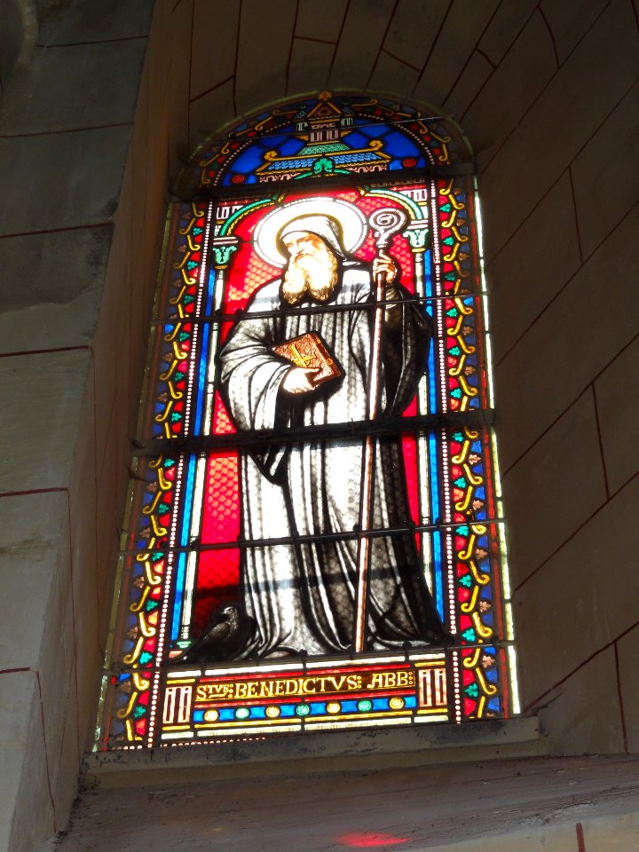 Église_Saint-Hilaire_de_Melle,_vitrail_03