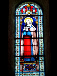 Église_Saint-Hilaire_de_Melle,_vitrail_15