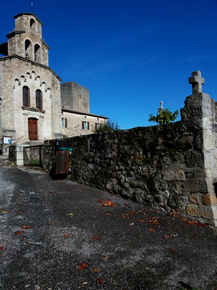 Église_Saint-Marc_de_Montréal_-_Croix_à_l'angle_du_parc
