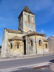 Église_Saint-Pierre_de_Melle,_abside