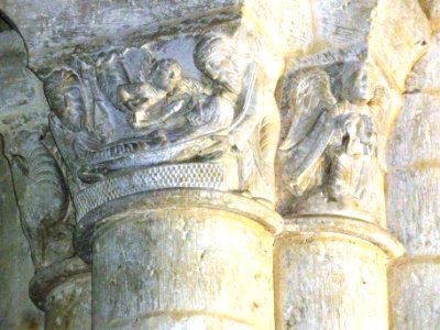 Église_Saint-Pierre_de_Melle,_chapiteau_2