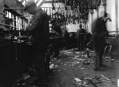 9x12_Rijwielfabriek_Gaastra_(Batavus)_te_Heerenveen,_Bestanddeelnr_256-0344