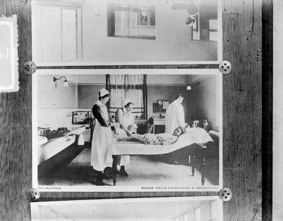9x12_Verpleeginrichting_(polikliniek_Rode_Kruis_ziekenhuis_s-Gravenhage),_Bestanddeelnr_256-0324