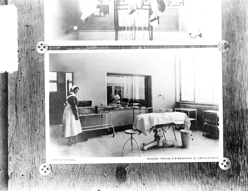 9x12_Verpleeginrichting_(operatiezaal_Rode_Kruis_ziekenhuis_s-Gravenhage),_Bestanddeelnr_256-0323