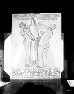 9x12_Reproductie_van_veiligheidsplaat_over_schoonmaken_toestel,_Bestanddeelnr_256-0437