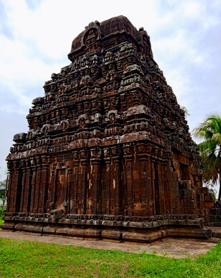 9th_century_Kancana_Gudi,_Biccavolu_Andhra_Pradesh_-_01