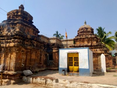 9th_century_Navalinga_temple,_Kukkanur,_Karnataka_India_-_6