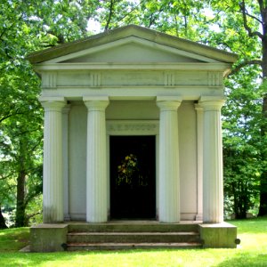A._E._Succop_Mausoleum,_Homewood_Cemetery,_2015-05-24,_02