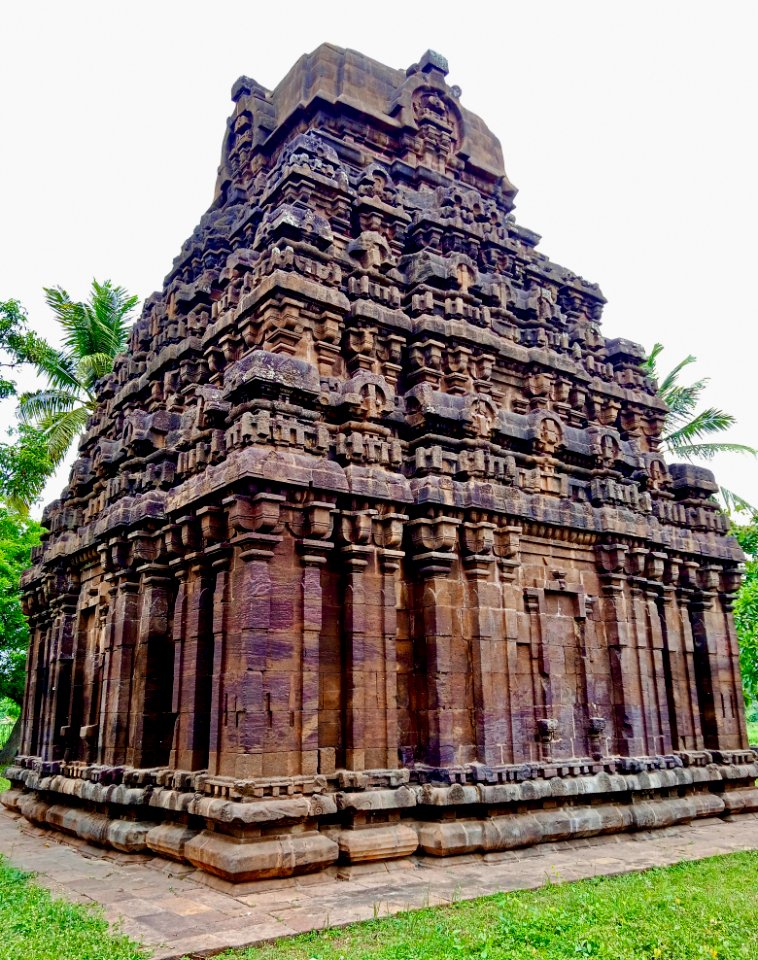 9th_century_Kancana_Gudi,_Biccavolu_Andhra_Pradesh_-_1