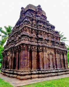 9th_century_Kancana_Gudi,_Biccavolu_Andhra_Pradesh_-_1