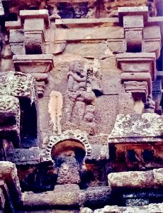 9th_century_Virabhadra_temple_kama_artha_dharma_scenes_on_vimana,_Biccavolu_Andhra_Pradesh_-_10