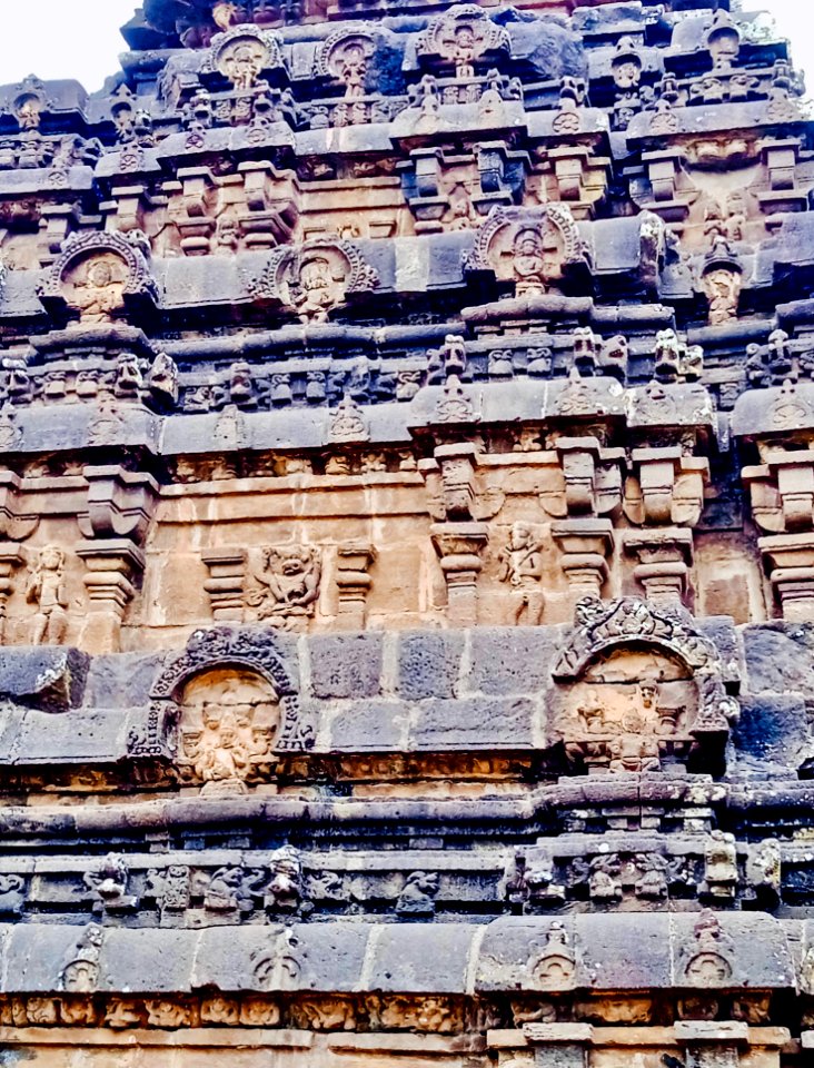 9th_century_Virabhadra_temple_kama_artha_dharma_scenes_on_vimana,_Biccavolu_Andhra_Pradesh_-_6