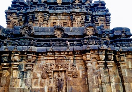 9th_century_Virabhadra_temple_kama_artha_dharma_scenes_on_vimana,_Biccavolu_Andhra_Pradesh_-_5
