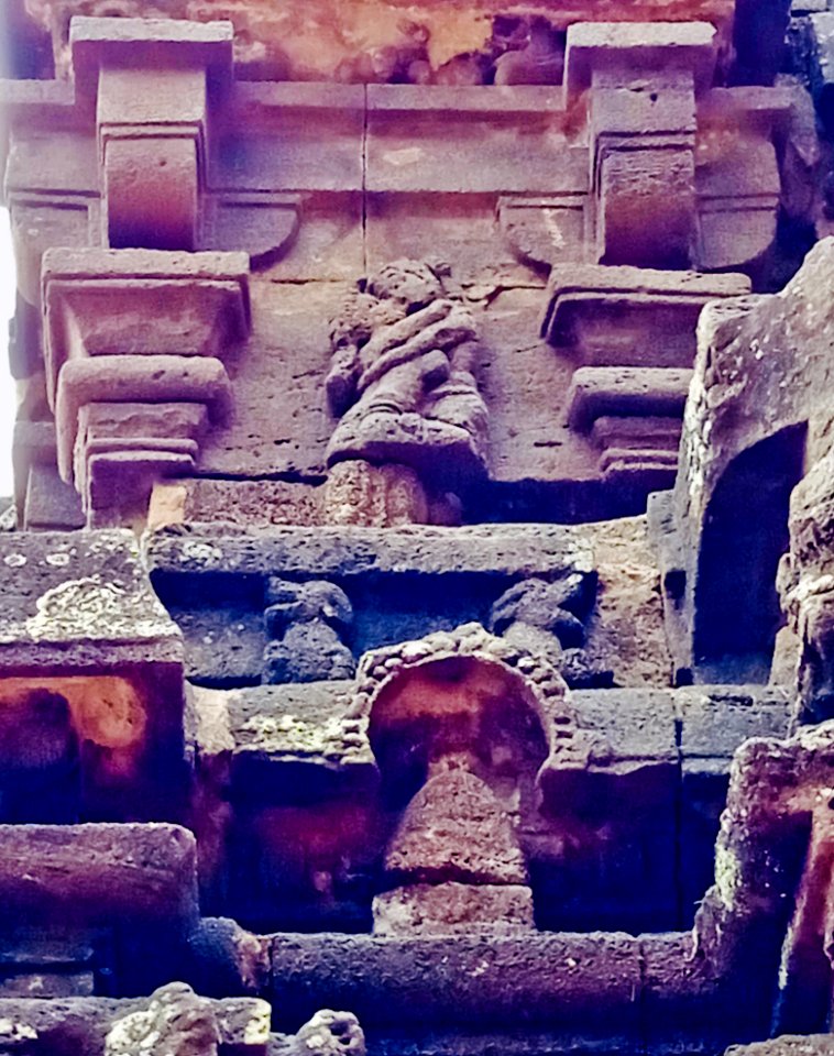 9th_century_Virabhadra_temple_kama_artha_dharma_scenes_on_vimana,_Biccavolu_Andhra_Pradesh_-_7