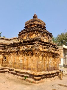 9th_century_Navalinga_temple,_Kukkanur,_Karnataka_India_-_4