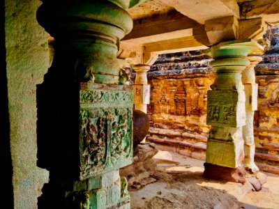 9th_century_Navalinga_temple,_Kukkanur,_Karnataka_India_-_17