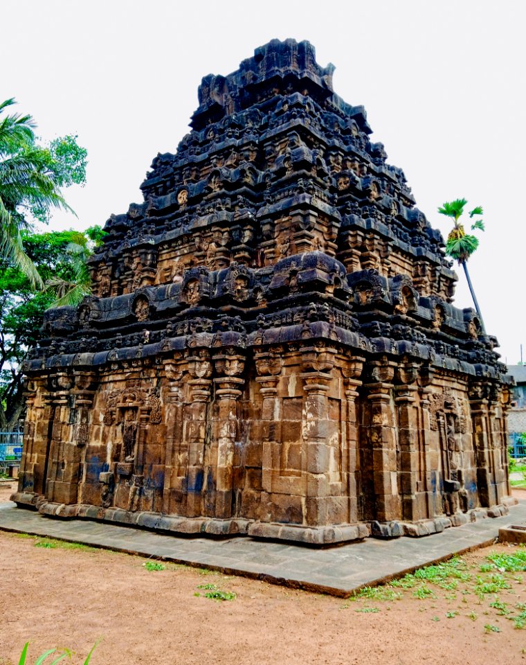 9th_century_Virabhadra_temple,_Biccavolu_Andhra_Pradesh_-_09