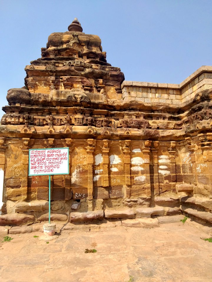 9th_century_Navalinga_temple,_Kukkanur,_Karnataka_India_-_3