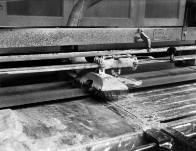 9x12_Stofafzuiging_houtbewerkingsmachine,_Bestanddeelnr_256-0101