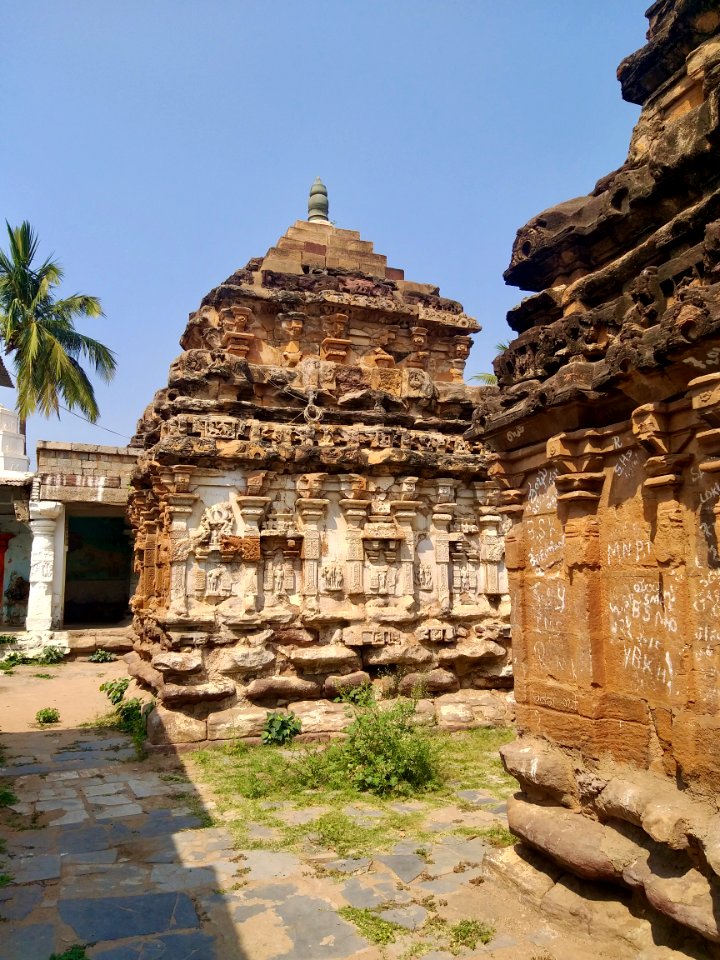 9th_century_Navalinga_temple,_Kukkanur,_Karnataka_India_-_1