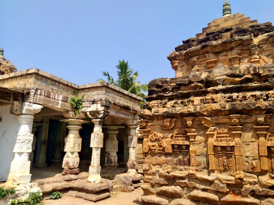 9th_century_Navalinga_temple,_Kukkanur,_Karnataka_India_-_46