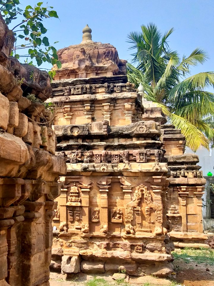 9th_century_Navalinga_temple,_Kukkanur,_Karnataka_India_-_7