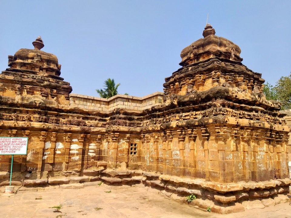 9th_century_Navalinga_temple,_Kukkanur,_Karnataka_India_-_5