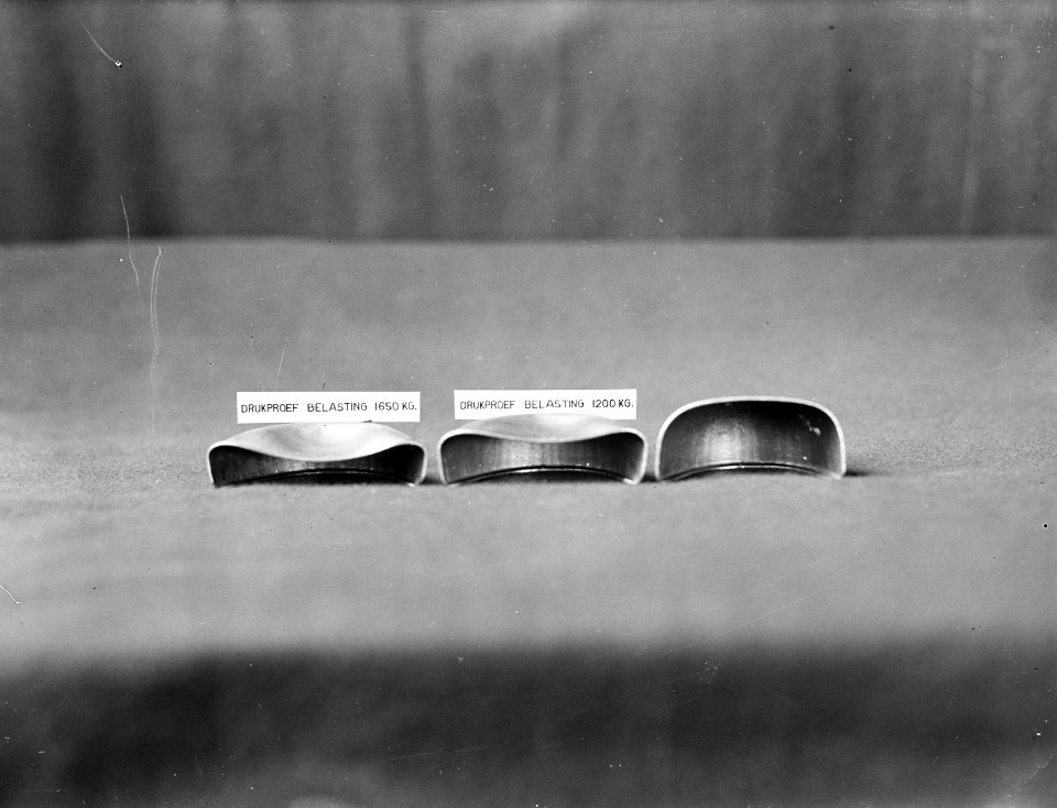 9x12_Beproeving_stalen_neuzen_werkschoenen,_Bestanddeelnr_256-0696