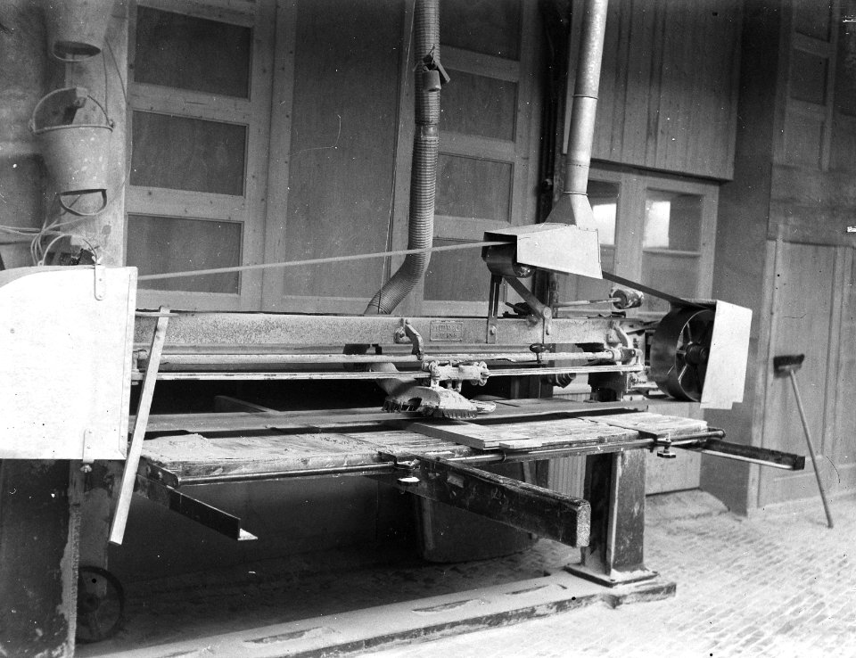 9x12_Stofafzuiging_houtbewerkingsmachine,_Bestanddeelnr_256-0100
