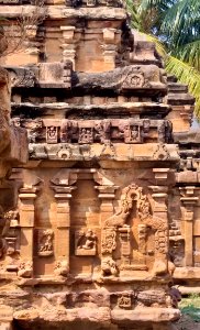 9th_century_Navalinga_temple,_Kukkanur,_Karnataka_India_-_10