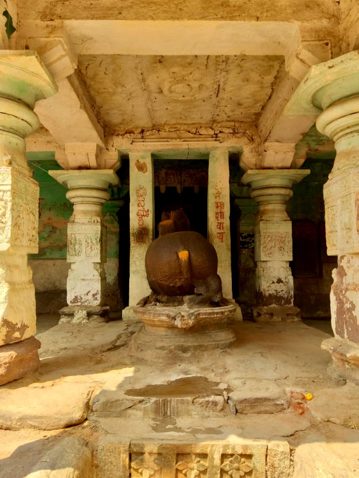 9th_century_Navalinga_temple,_Kukkanur,_Karnataka_India_-_12