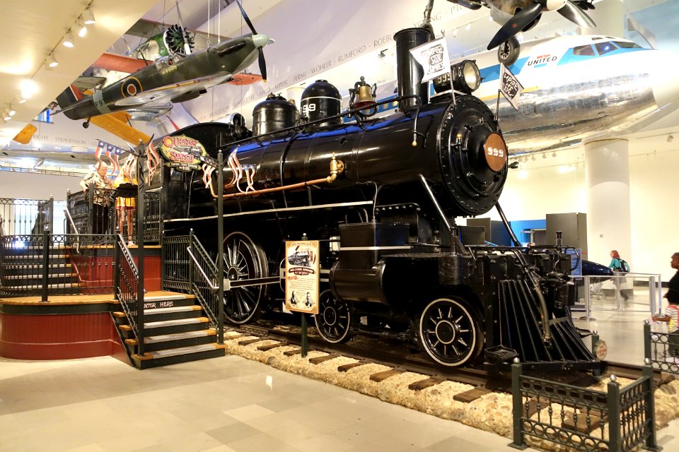 999_Steam_Locomotive,_1893,_coal-burning,_designed_by_William_Buchanan,_built_by_New_York_Central_Railroad_(Albany)_for_the_Empire_State_Express_-_Museum_of_Science_and_Industry_(Chicago)_-_DSC06575