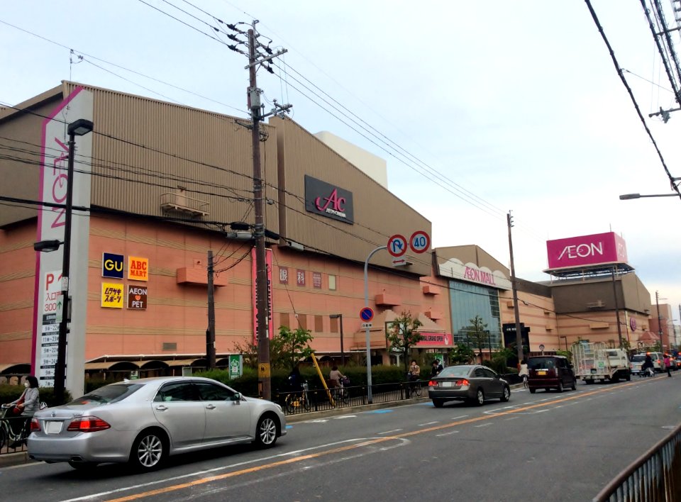 ÆON_MALL_Ibaraki_(1)