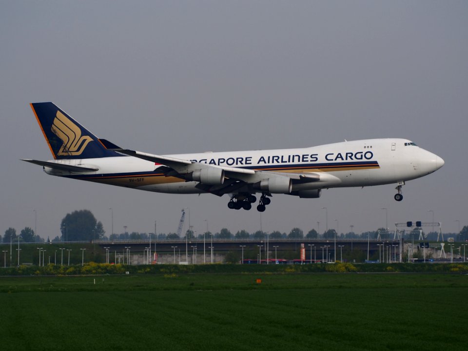 9V-SFF_landing_at_Schiphol_(AMS_-_EHAM),_The_Netherlands,_pic4