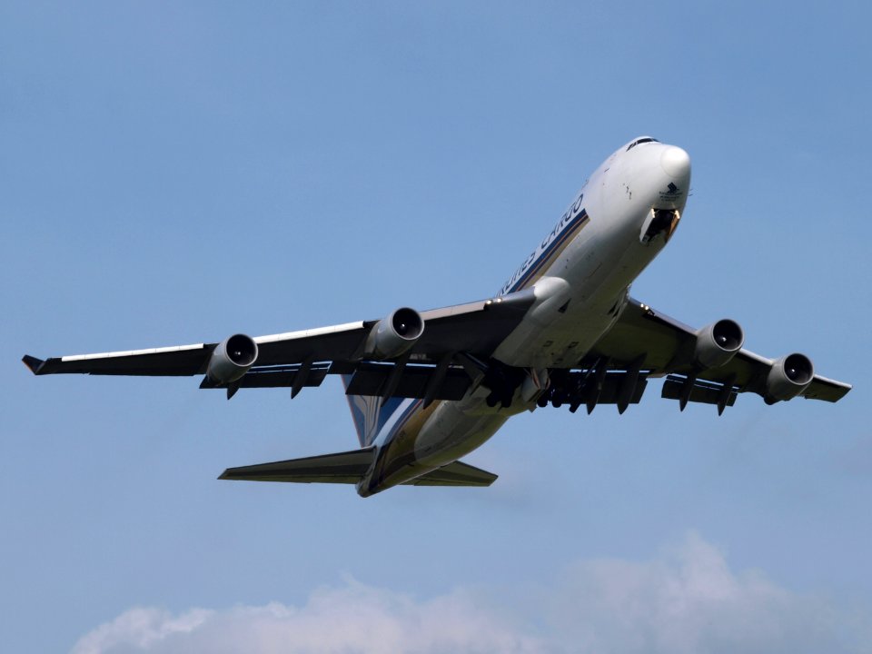 9V-SFN_Singapore_Airlines_Cargo_Boeing_747-400F_29july2013_pic1