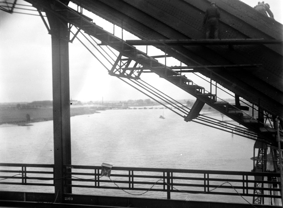 9x11.5_Verkeersbrug_te_Vreeswijk_-_Vianen_tijdens_de_bouw,_Bestanddeelnr_256-0467
