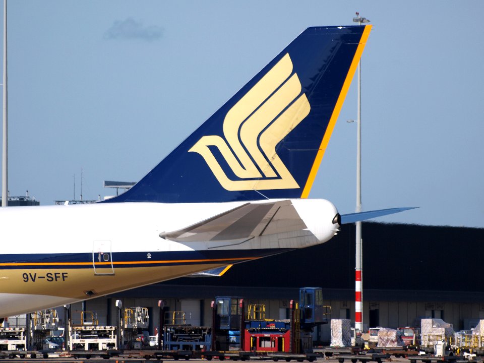 9V-SFF_Singapore_Airlines_Cargo_Boeing_747-400F_29july2013_pic1