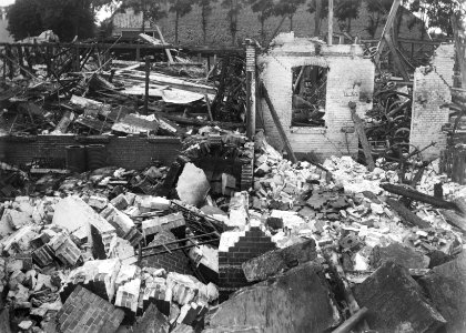 9x12_Gevolgen_van_een_explosie,_Bestanddeelnr_256-1113
