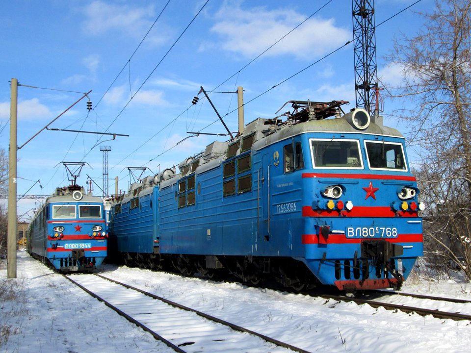 ВЛ80С-768,_Казахстан,_Карагандинская_область,_депо_Караганда-Сортировочная_(Trainpix_115317)