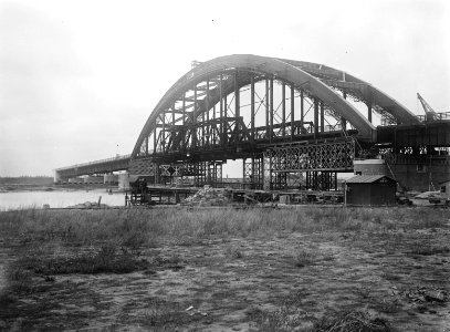 9x11.5_Verkeersbrug_te_Vreeswijk_-_Vianen_tijdens_de_bouw,_Bestanddeelnr_256-0465