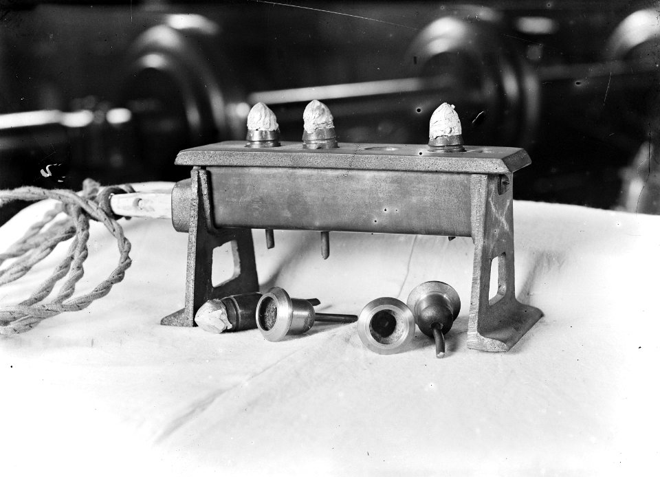 9x12_Elektrisch_verwarmingstoestel_voor_versteldoppen,_Bestanddeelnr_256-0421